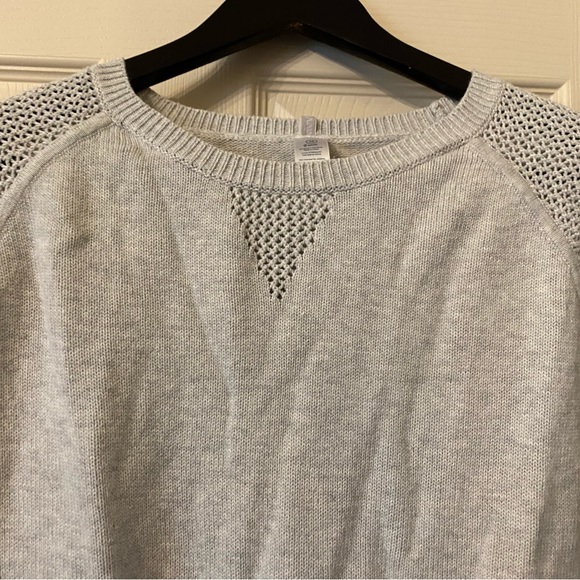 🤩💕Ivviva Girl’s size 14 Light Grey Knit Sweater (Size 4-6 between women’s)🤩💕 - Picture 2 of 10